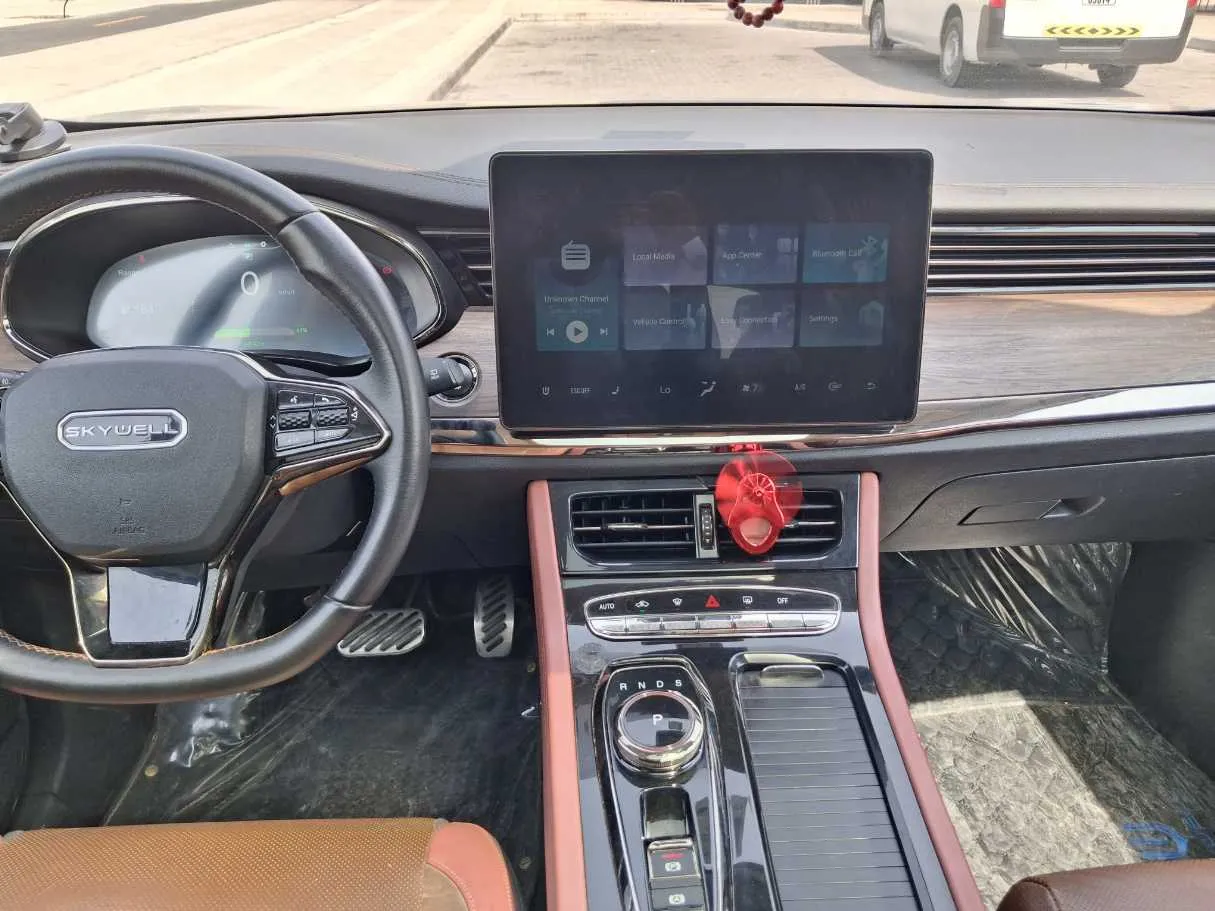 Car image 18