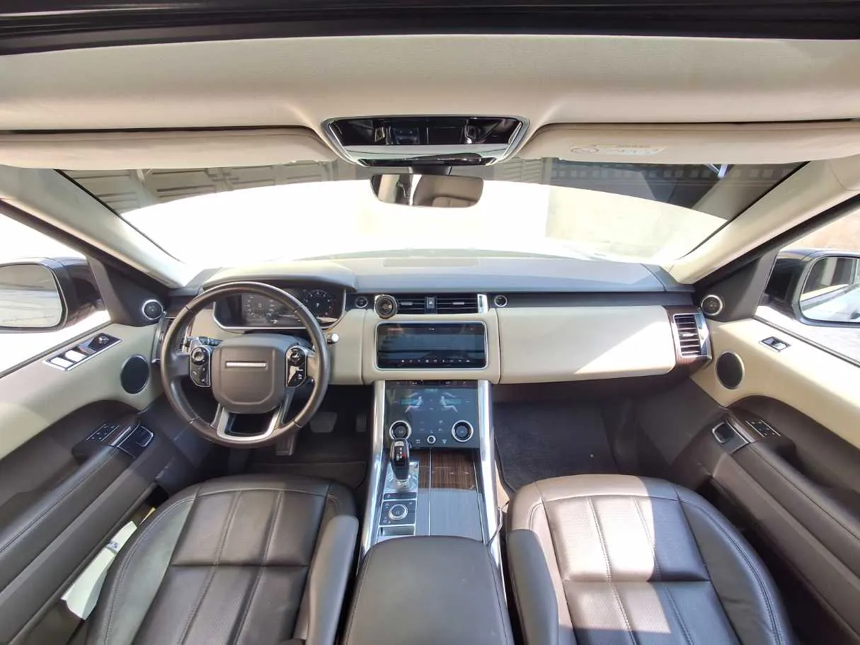 Car image 18