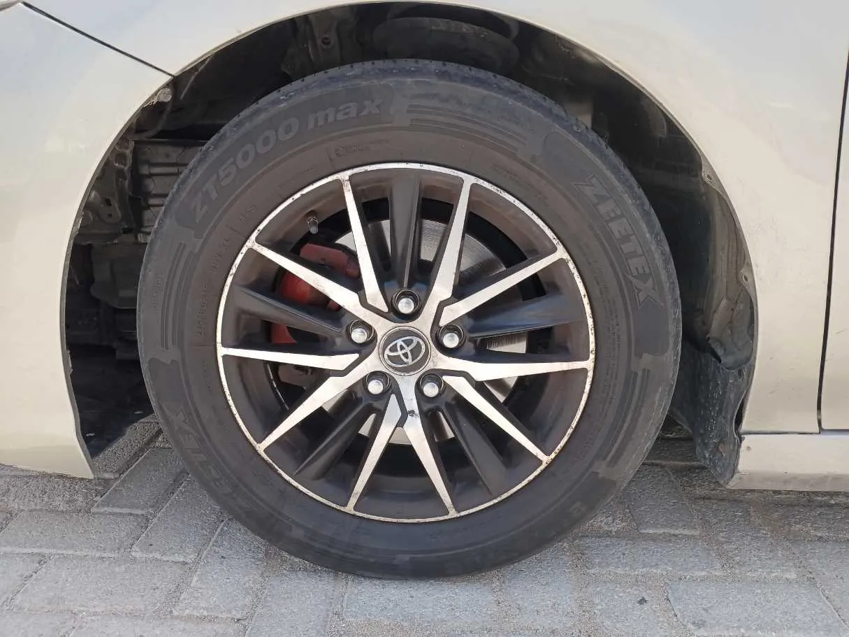 Car image 9
