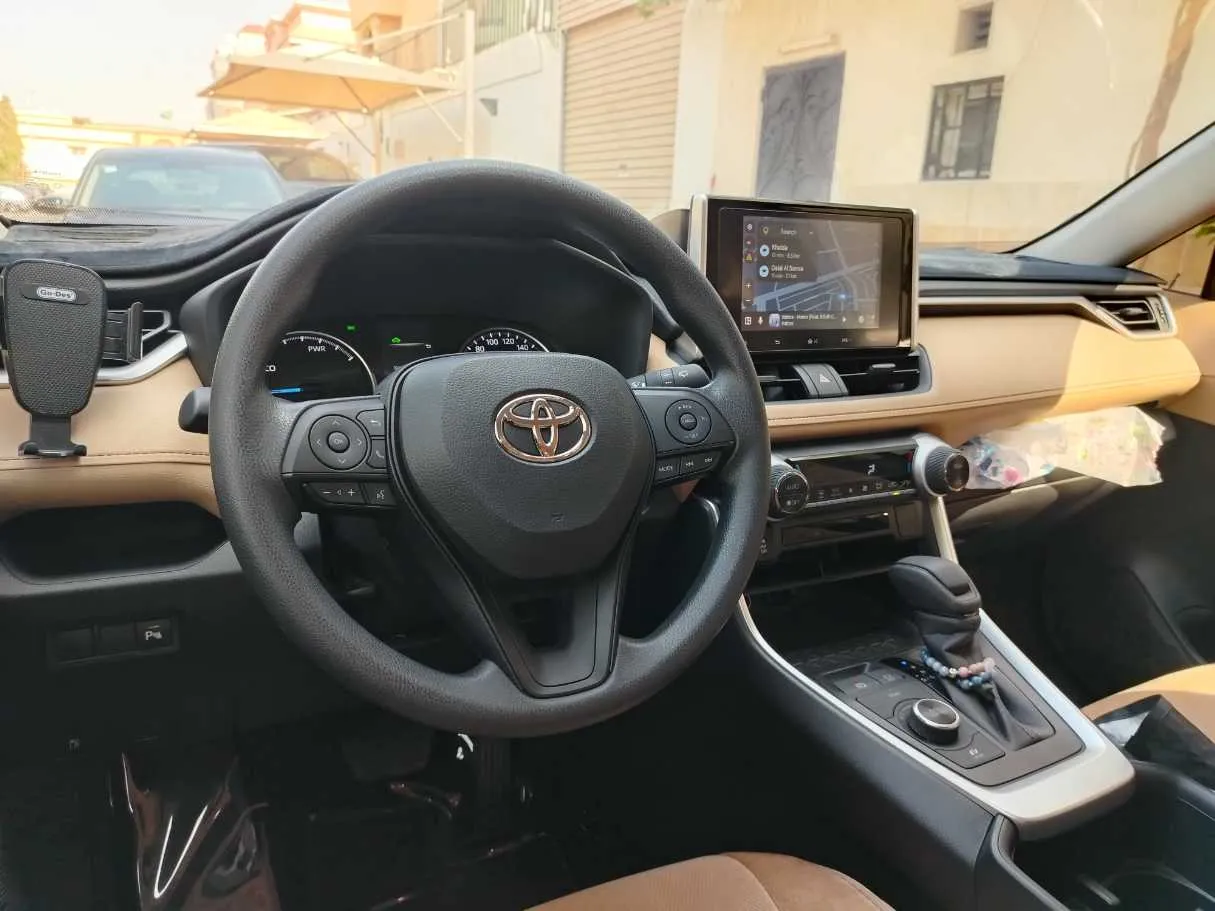 Car image 25