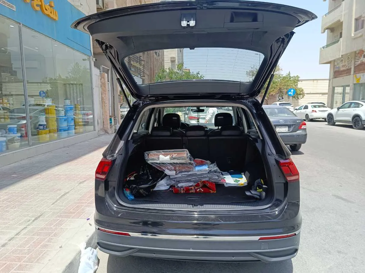 Car image 25
