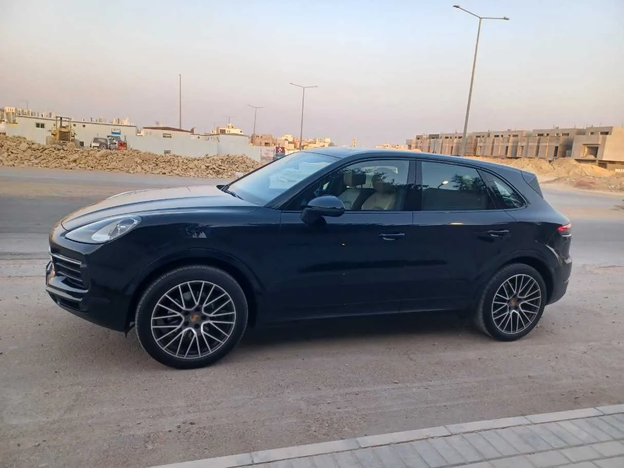 Car image 8
