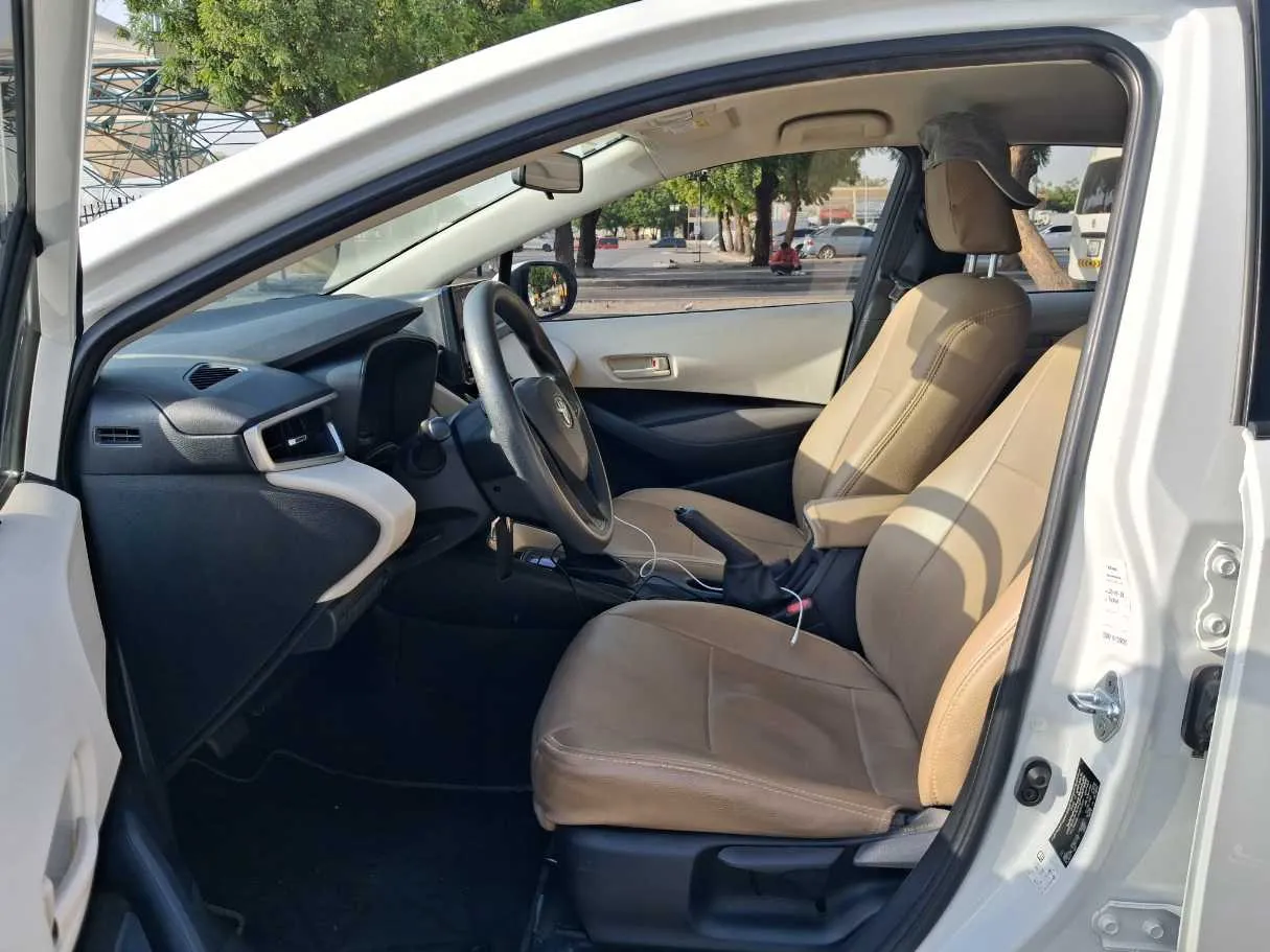 Car image 12