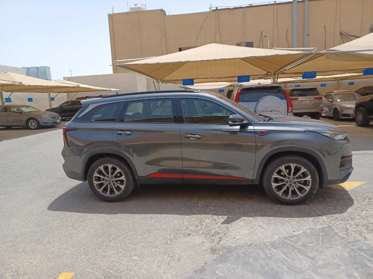 Car image 4