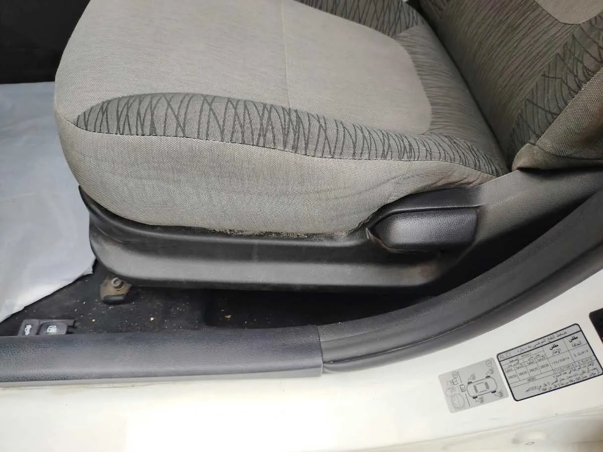 Car image 37
