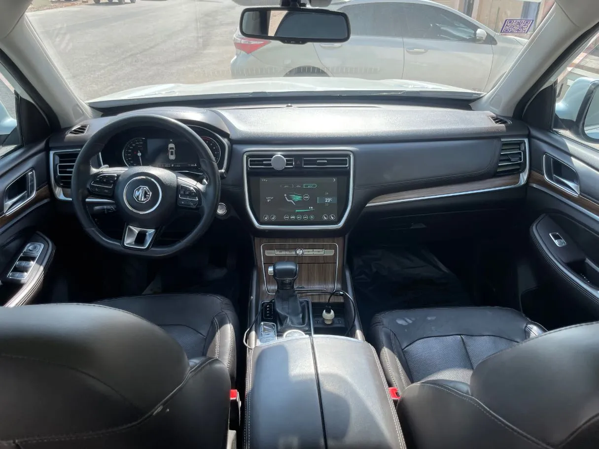 Car image 18