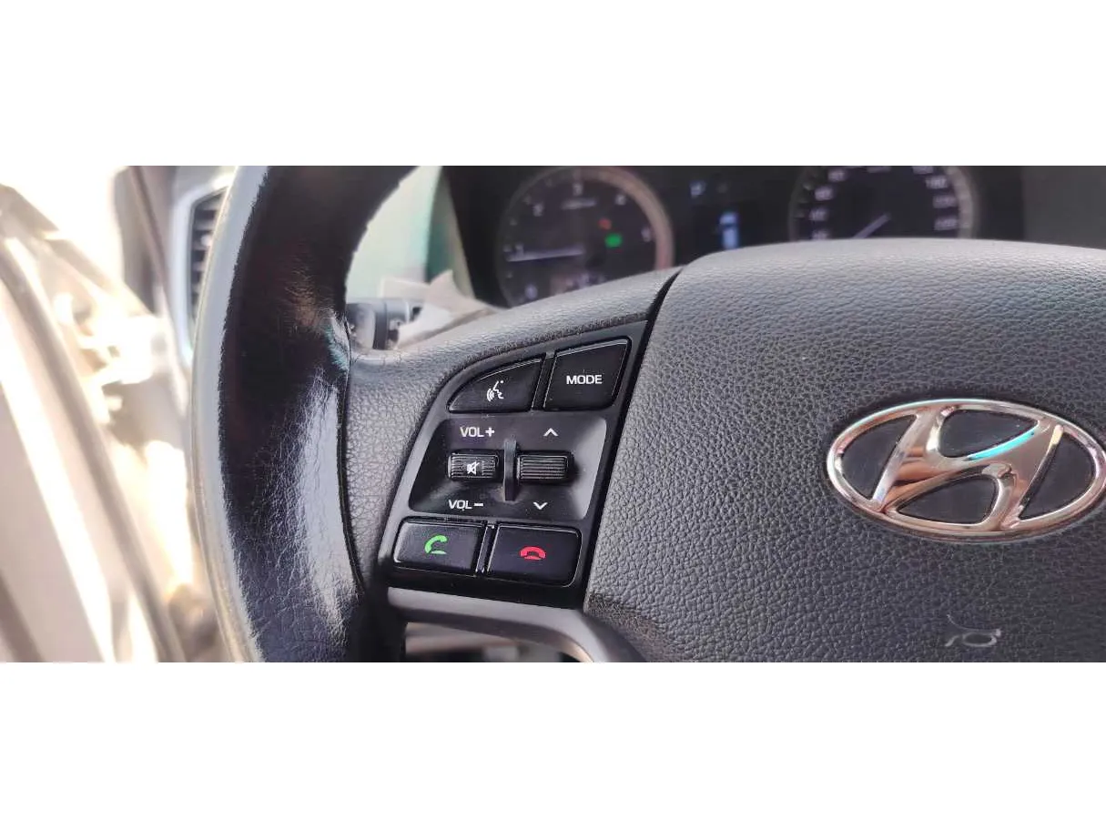 Car image 26