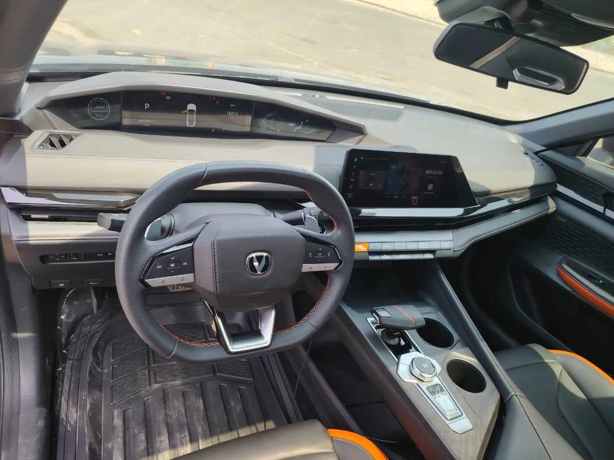 Car image 13