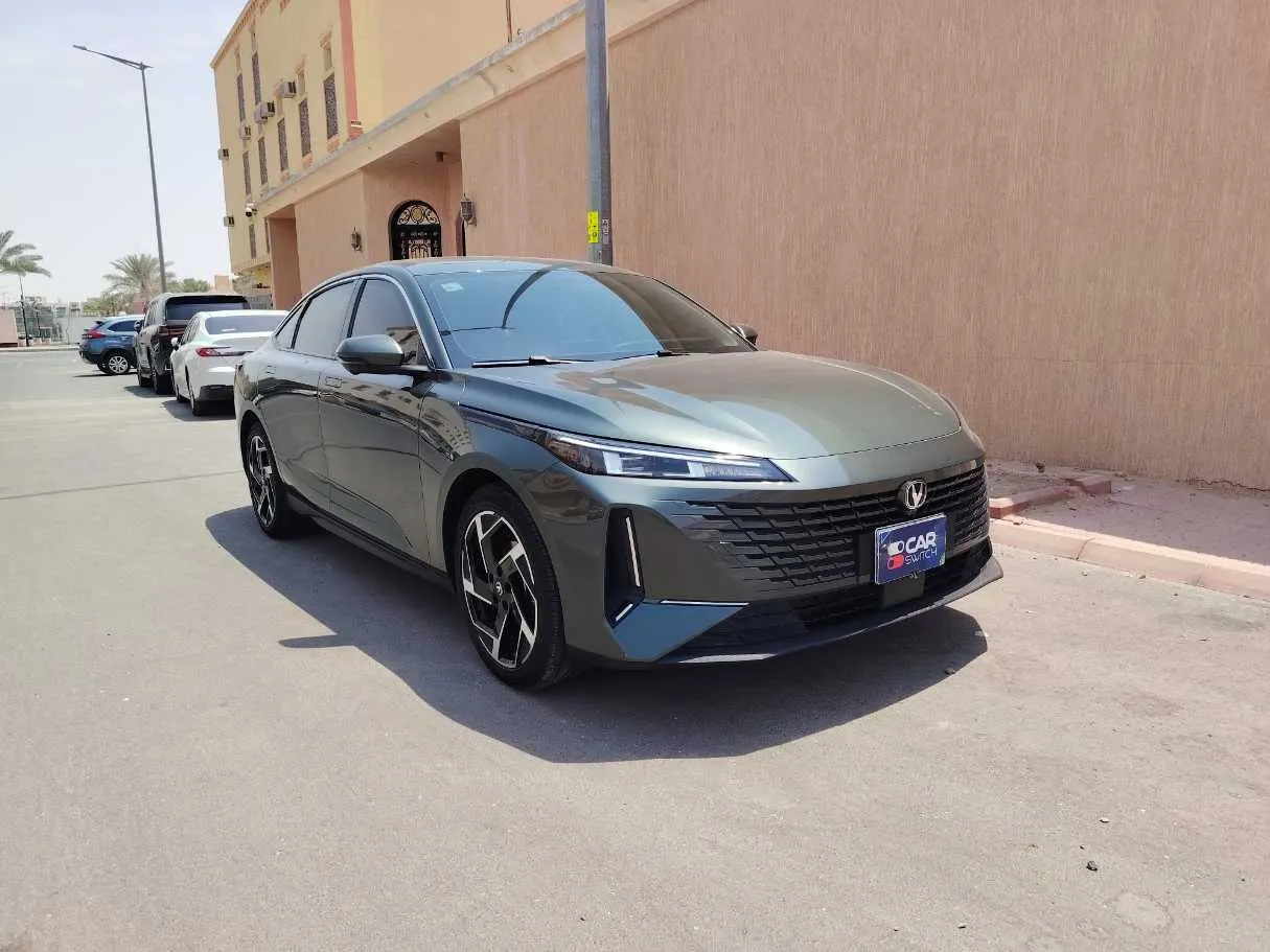 Car image 3