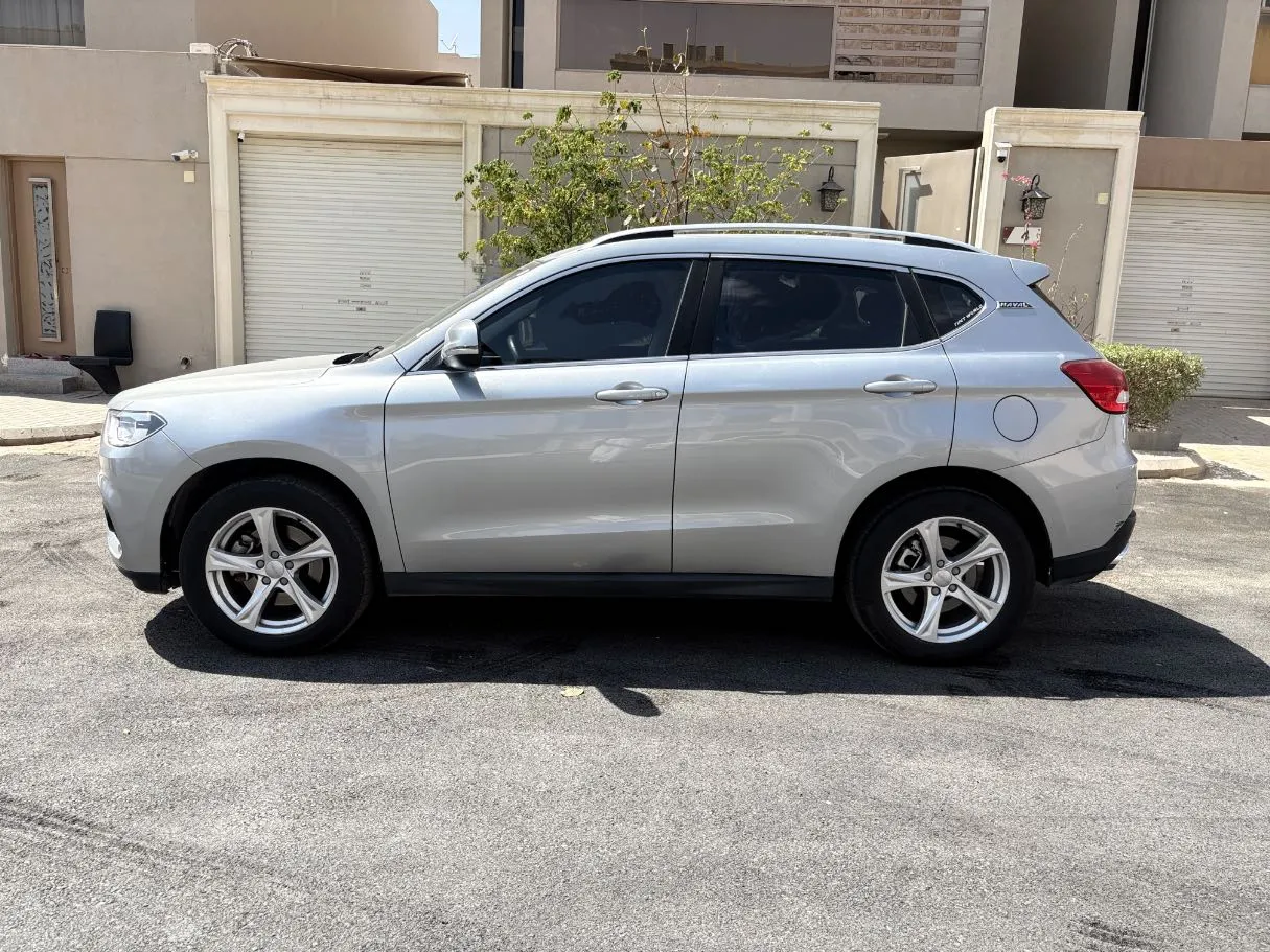 Car image 8