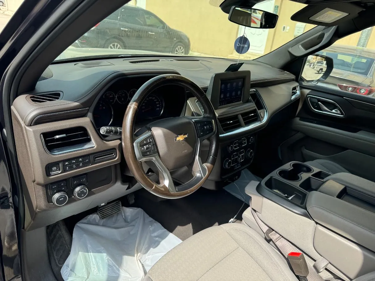Car image 13