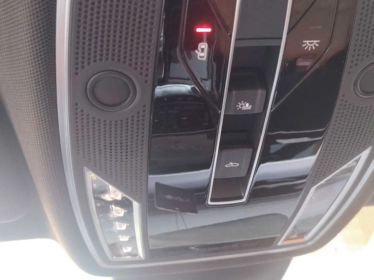 Car image 26