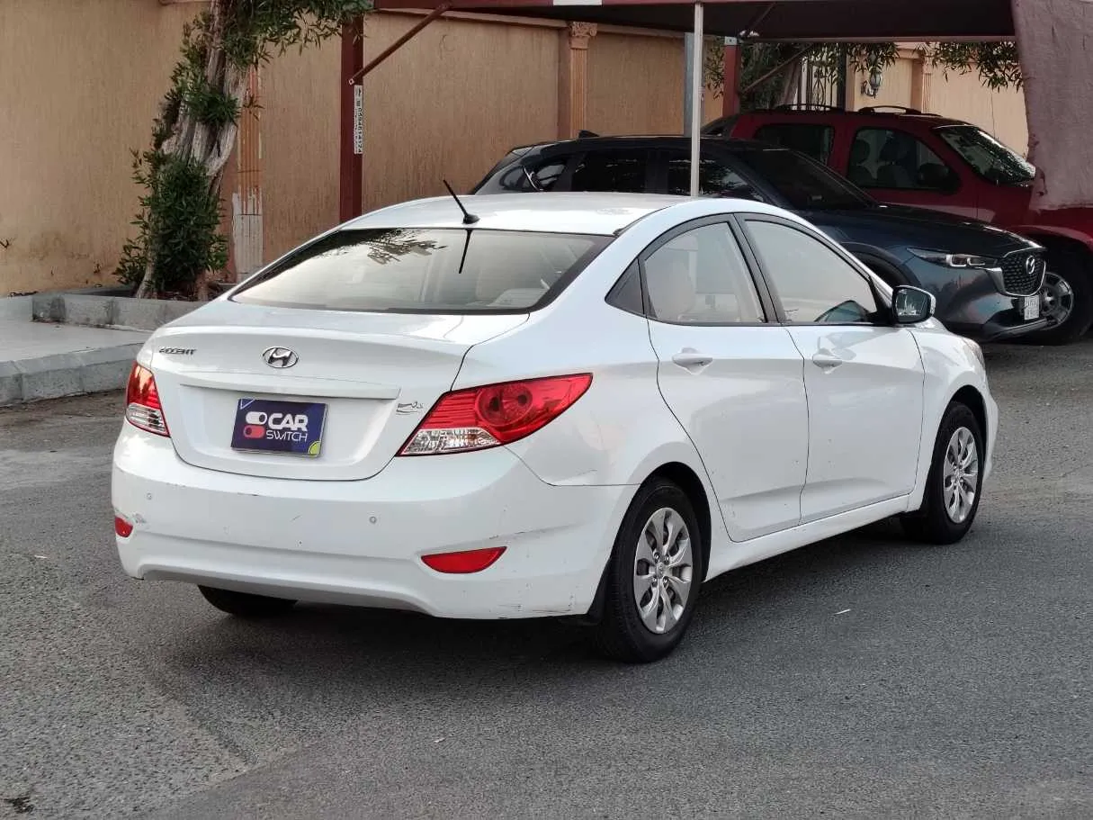 Car image 5