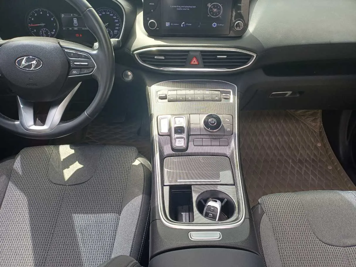 Car image 15