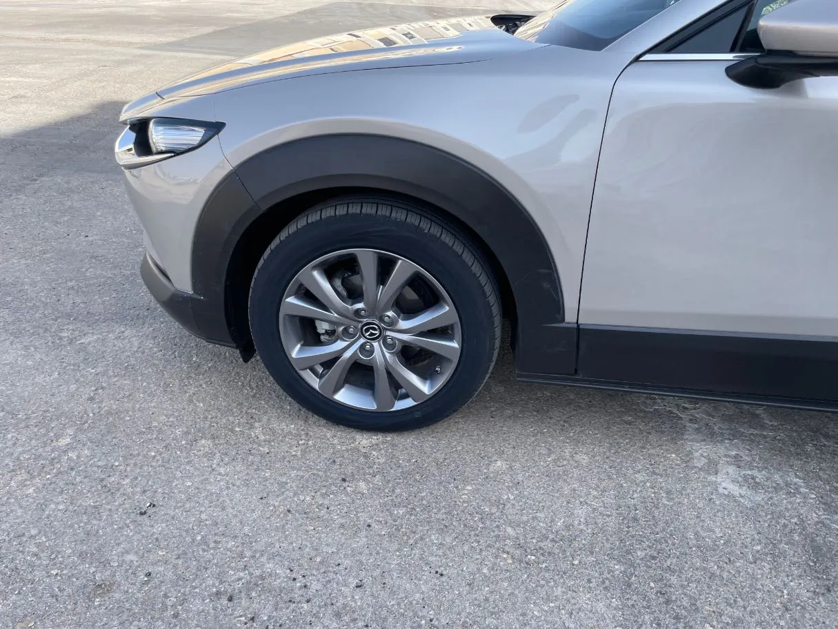 Car image 9