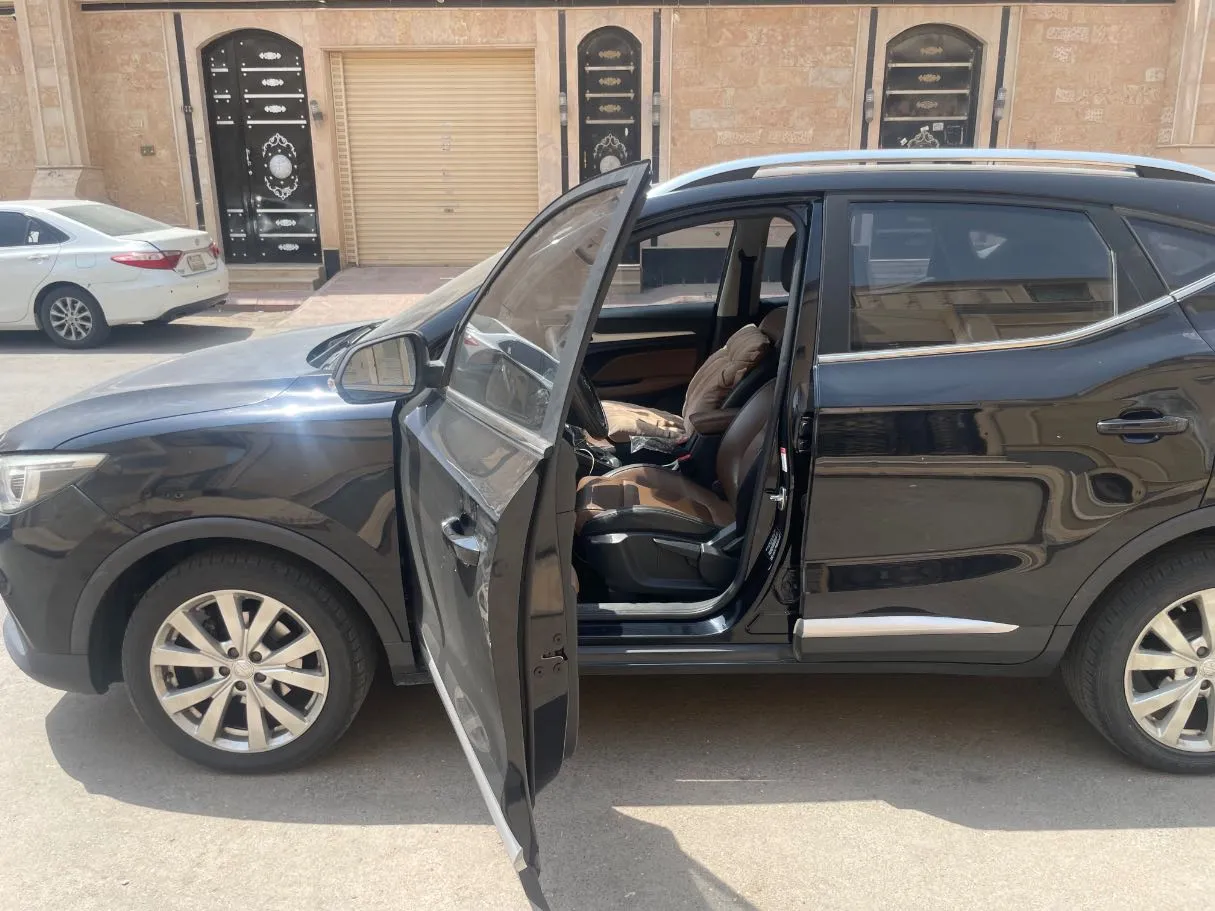 Car image 11
