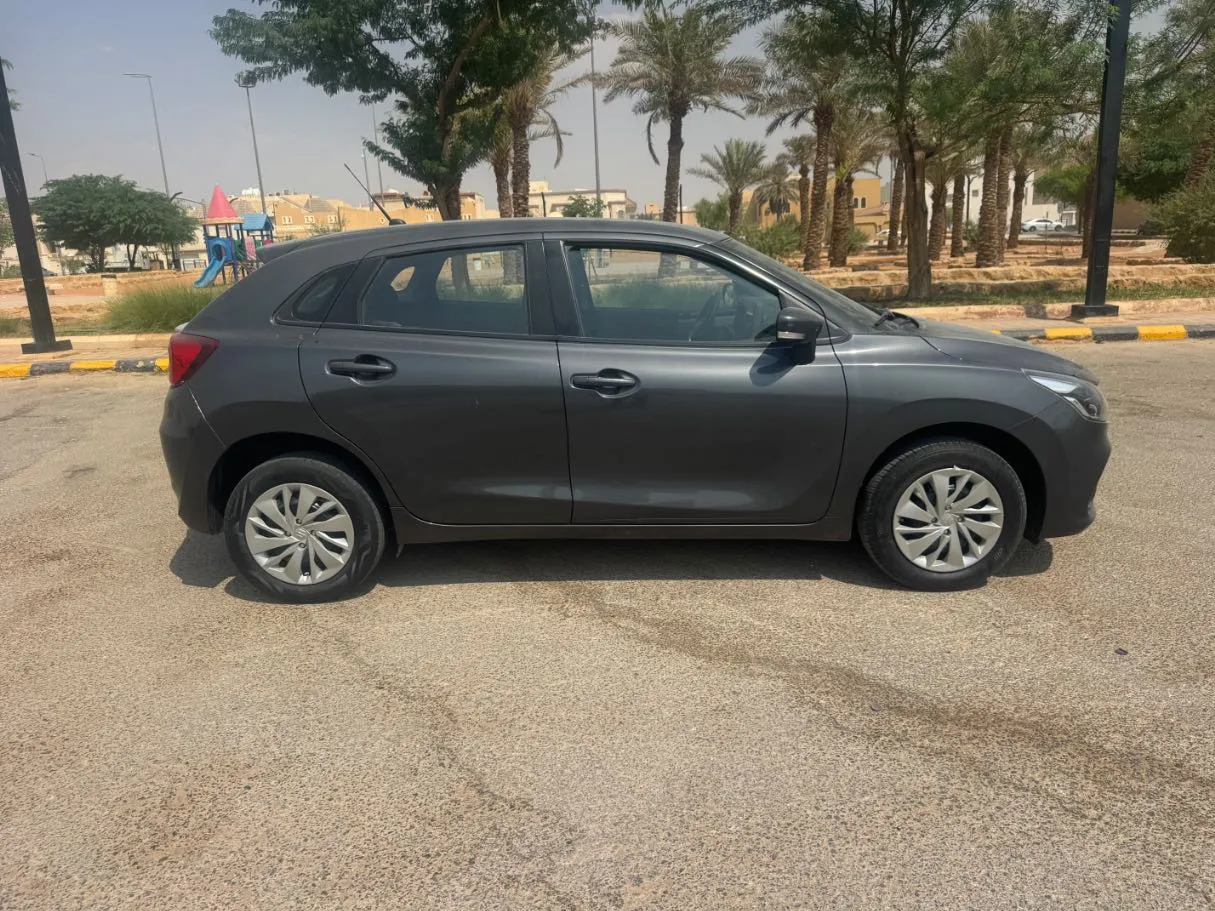 Car image 4