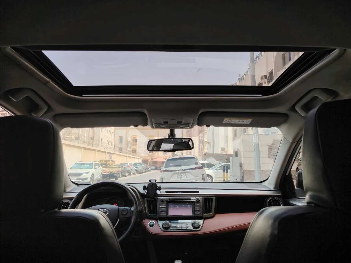 Car image 16