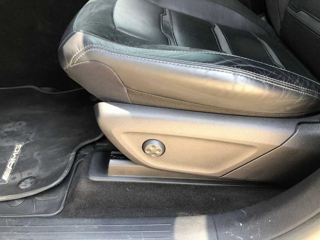 Car image 23