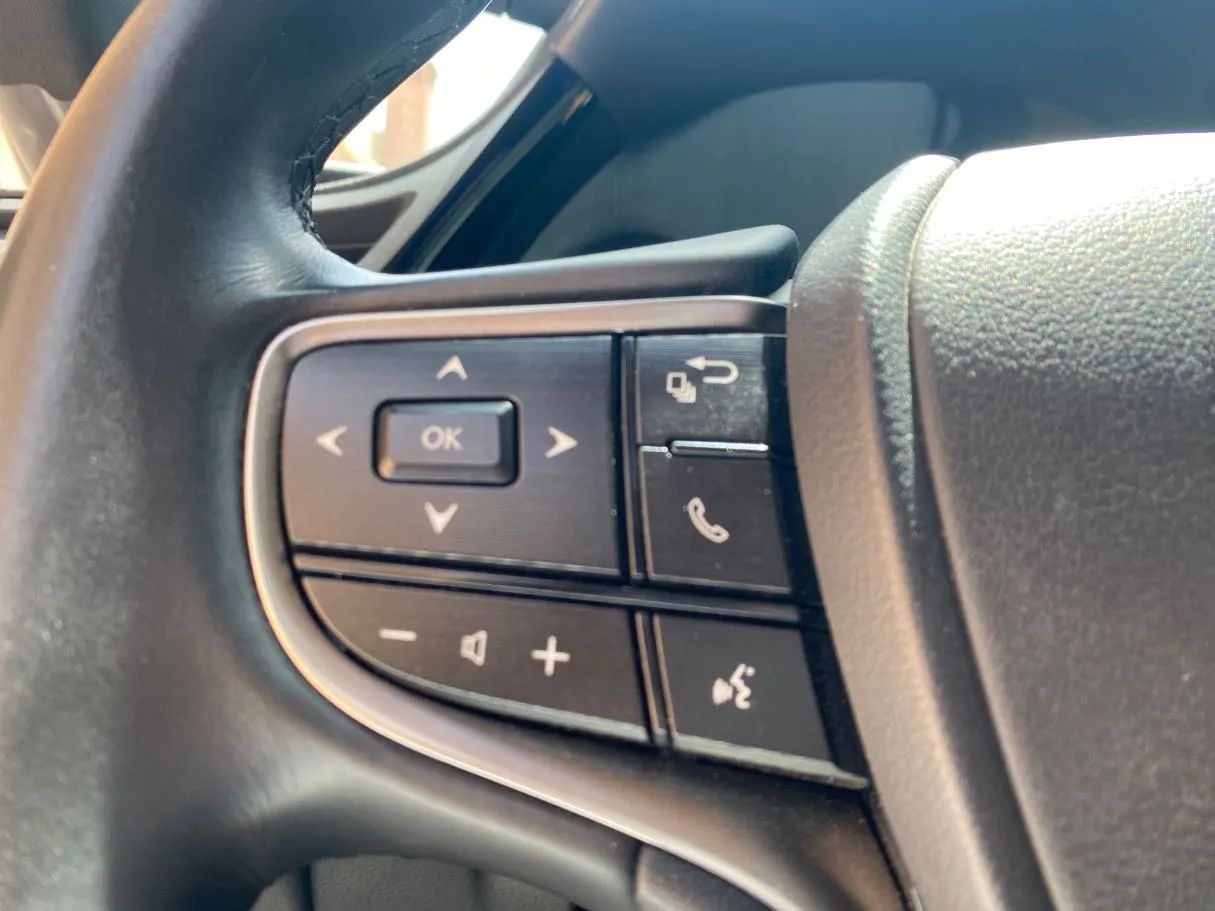 Car image 26