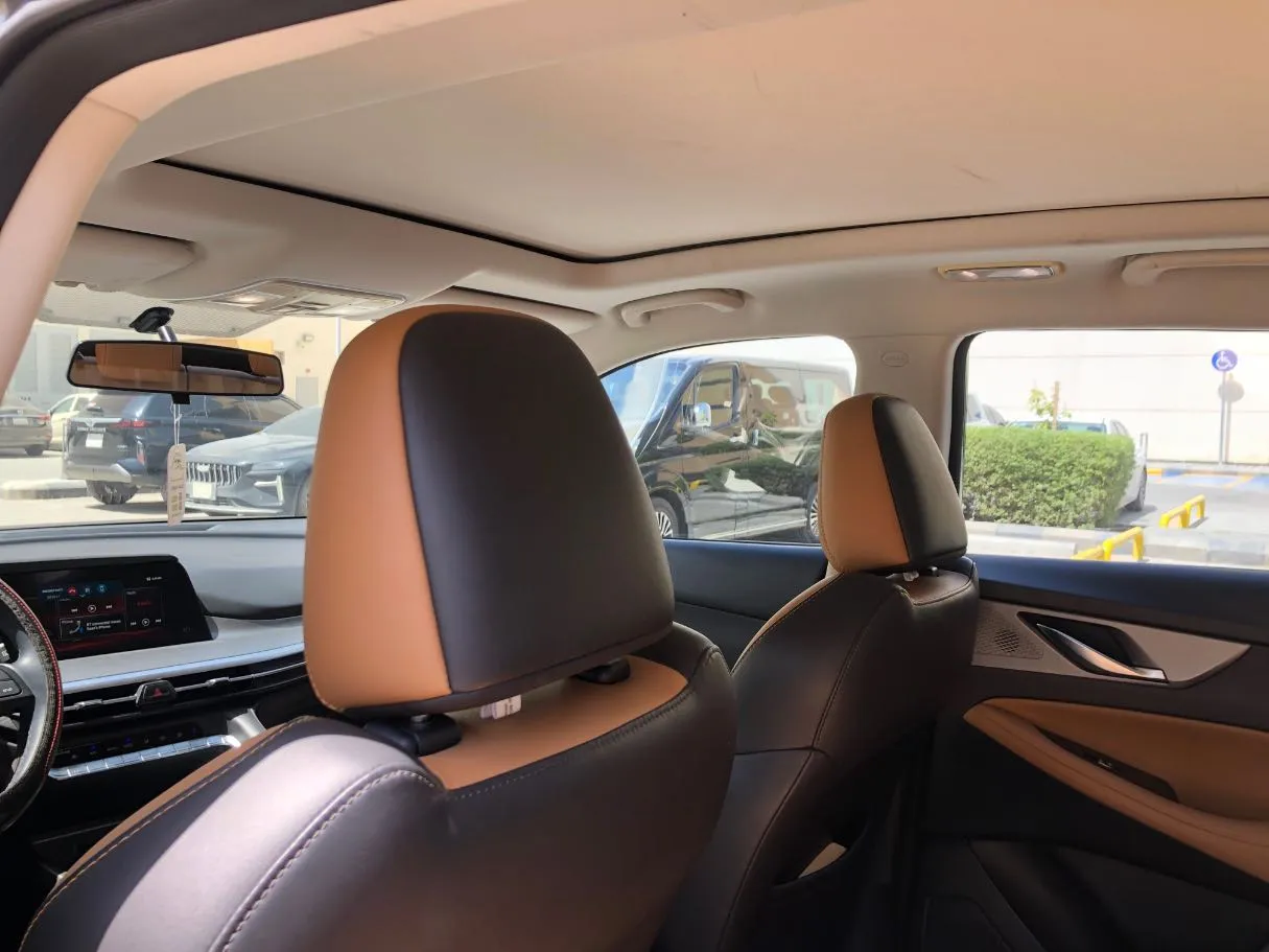 Car image 13