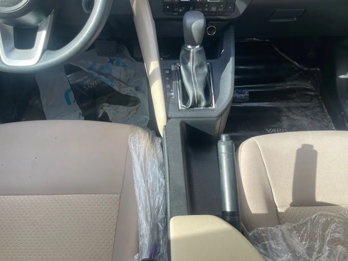 Car image 19