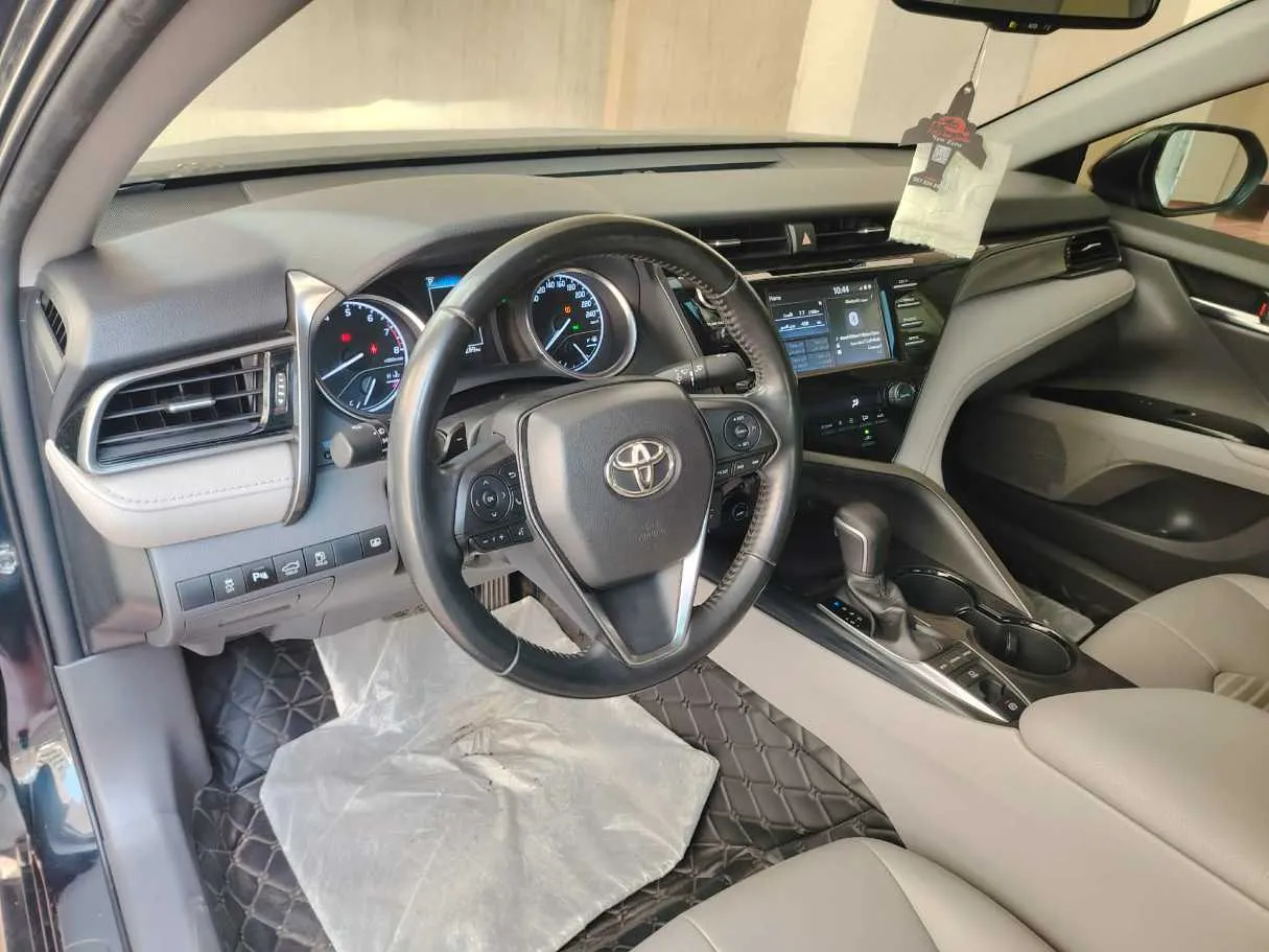 Car image 13