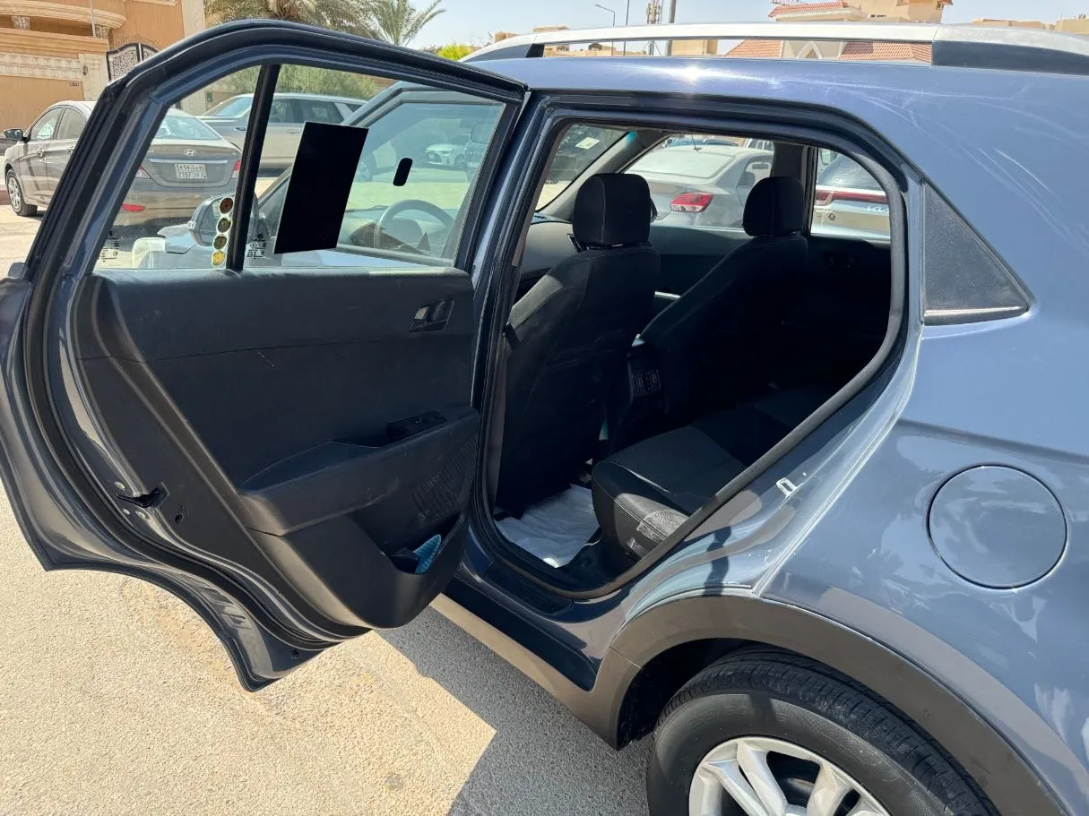 Car image 13