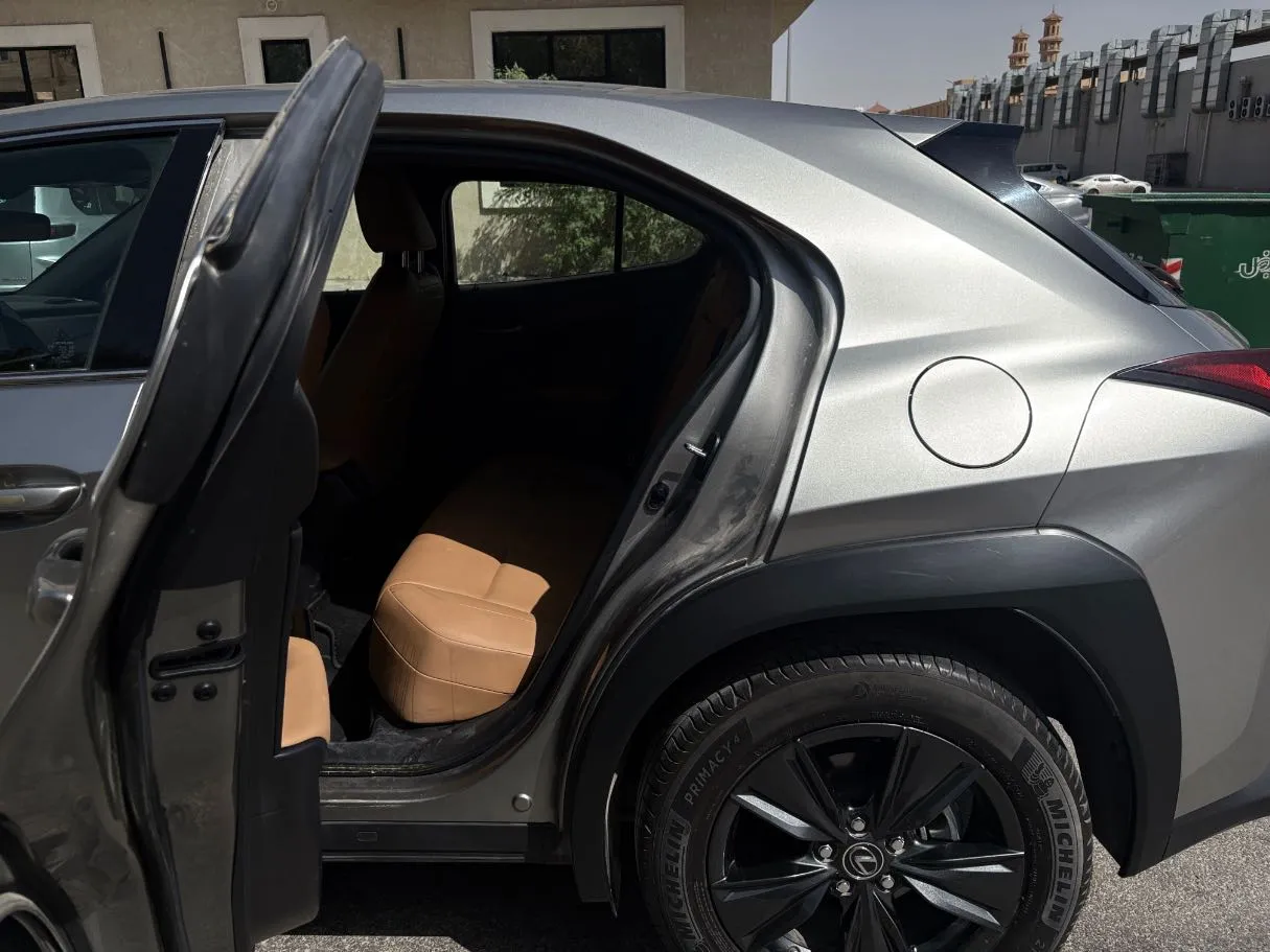 Car image 15