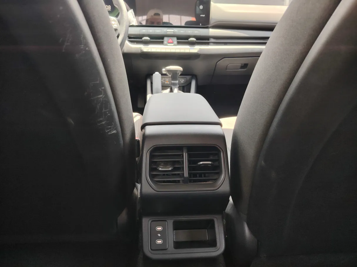 Car image 26