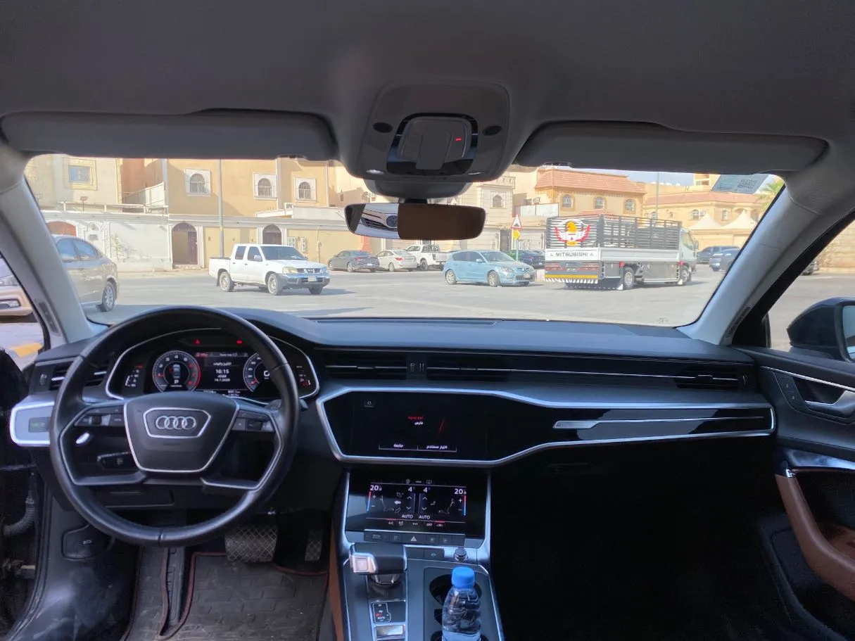 Car image 14