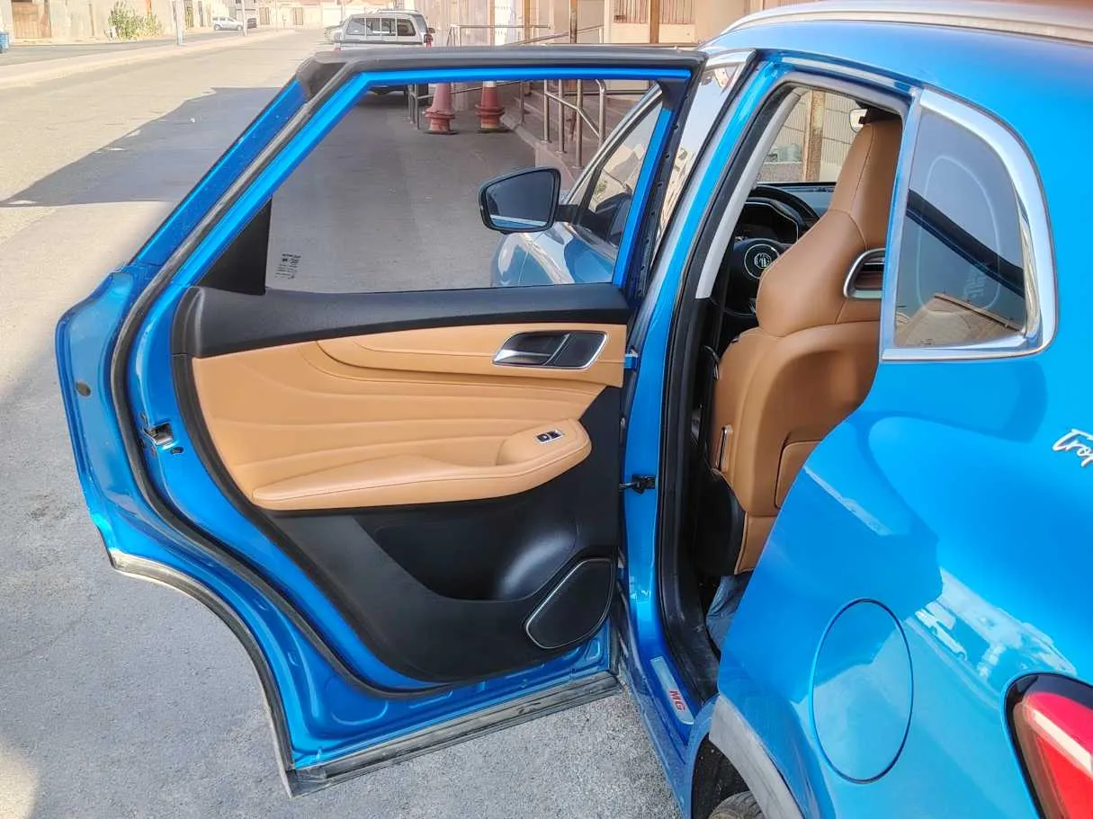Car image 13