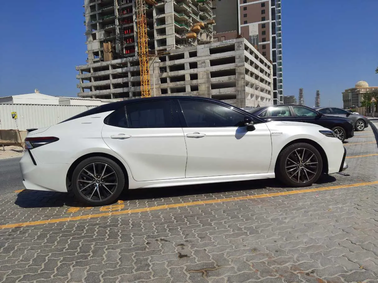 Car image 8