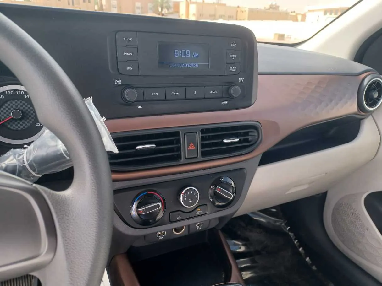 Car image 17
