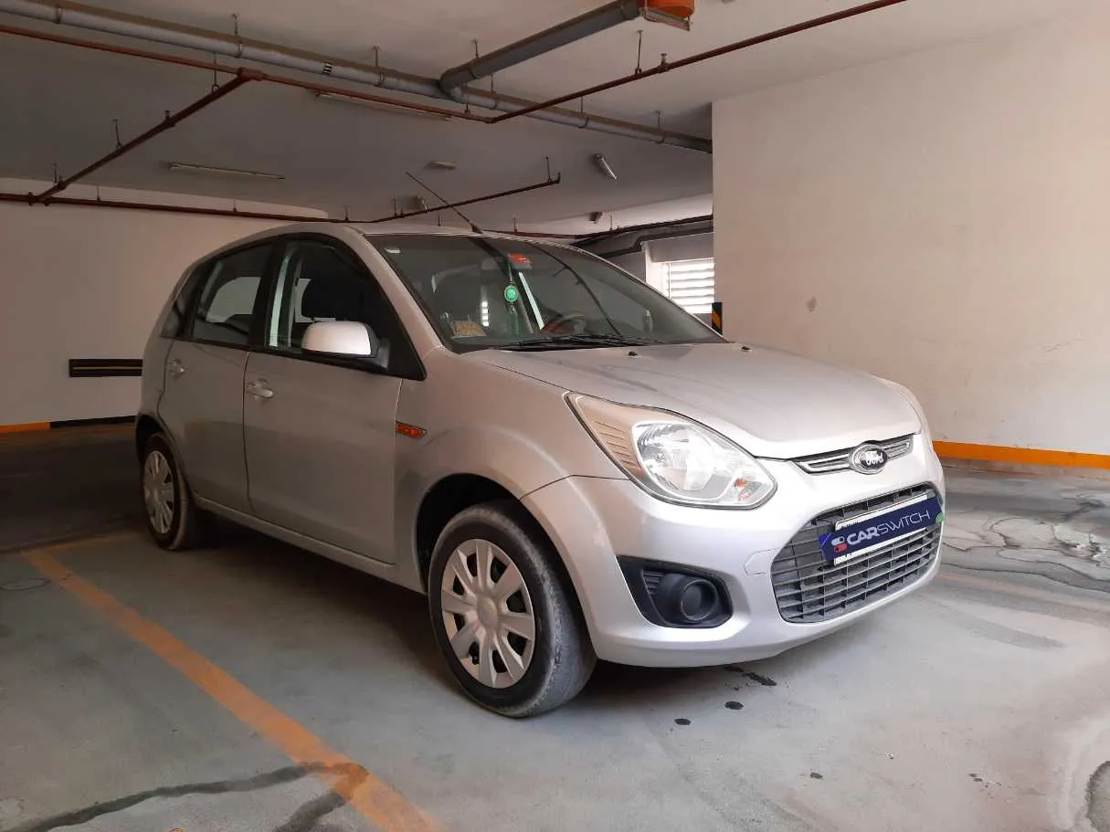 Car image 4