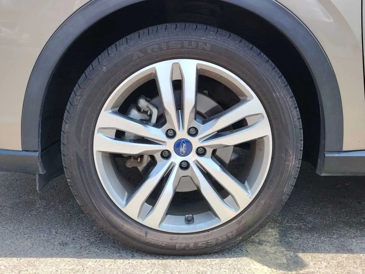 Car image 10