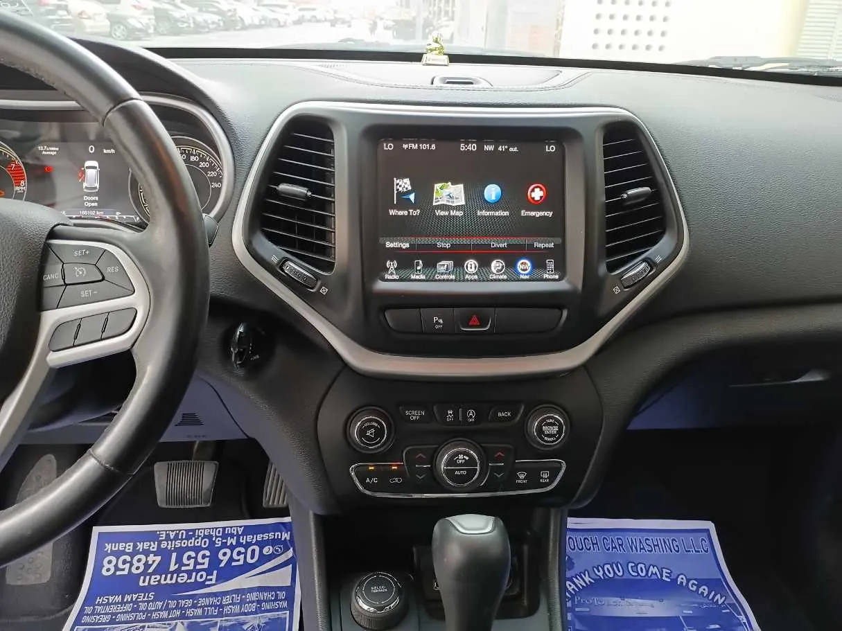 Car image 16