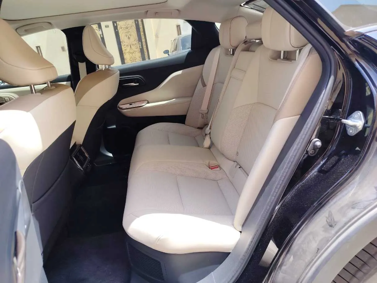 Car image 16