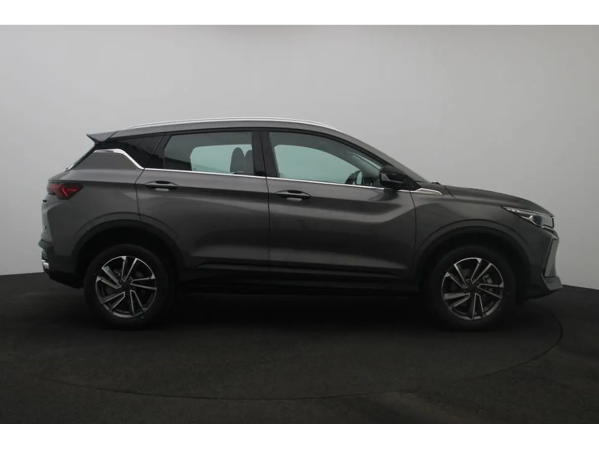 Car image 13
