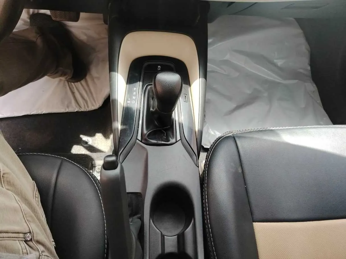 Car image 25