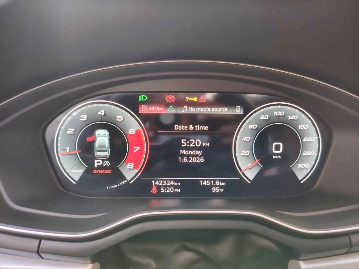 Car image 28
