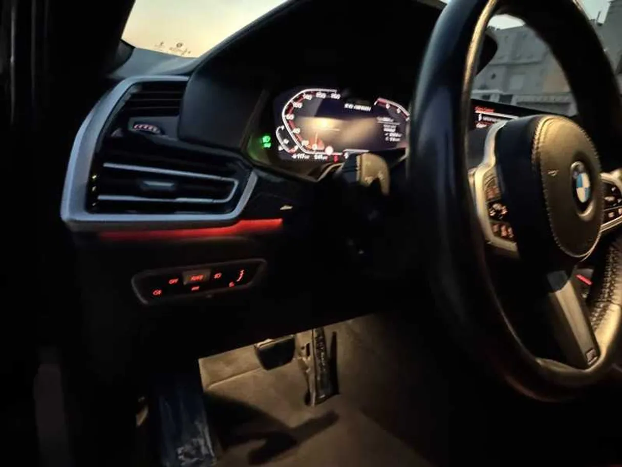 Car image 25