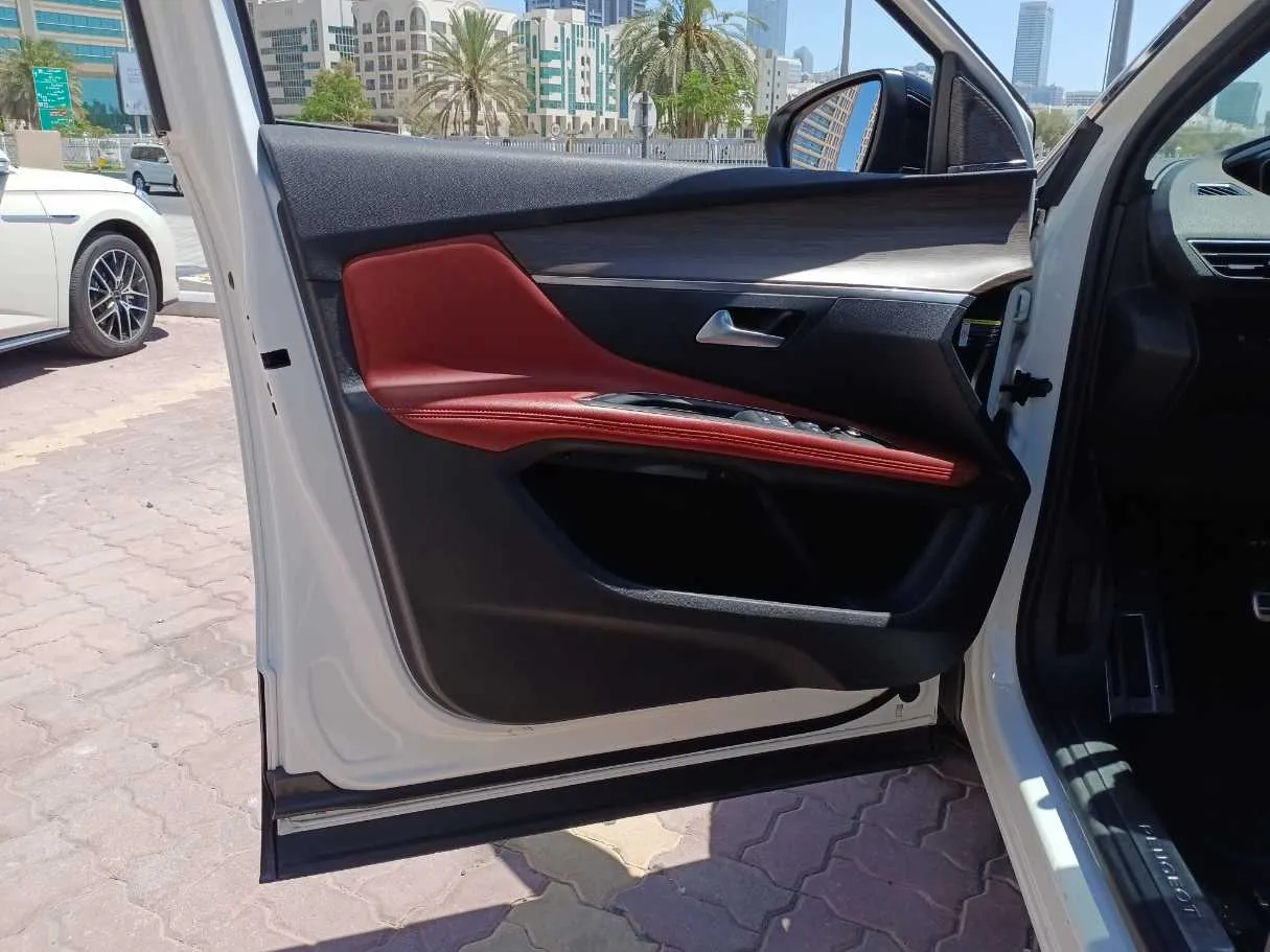 Car image 10