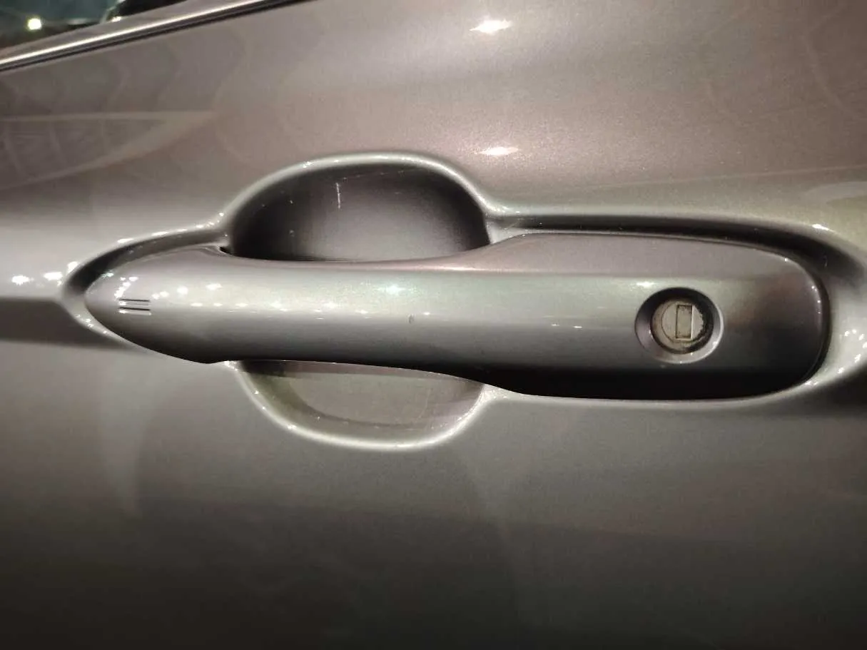 Car image 9