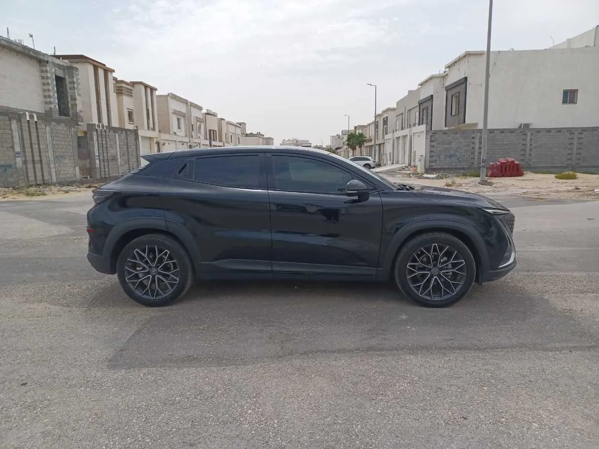 Car image 4