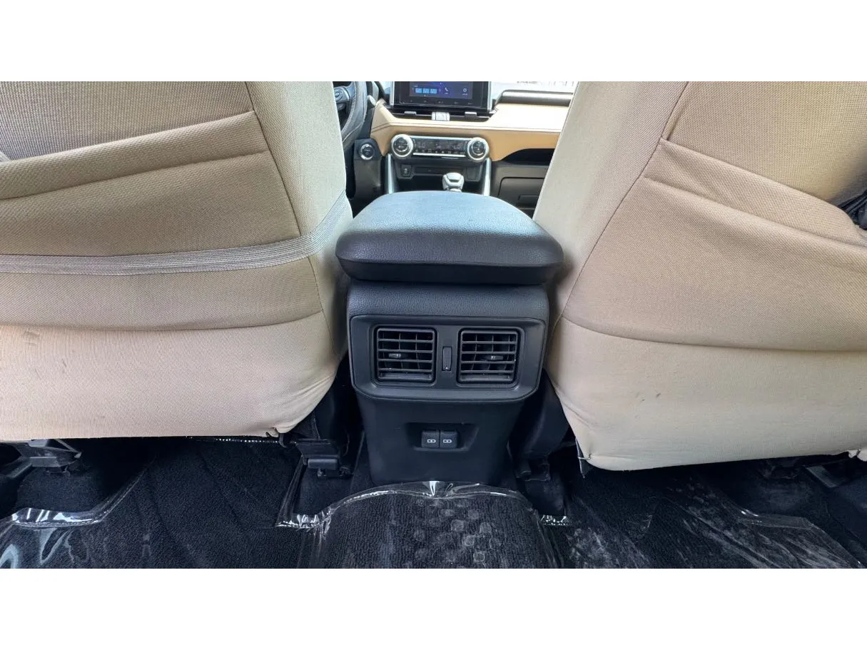 Car image 25