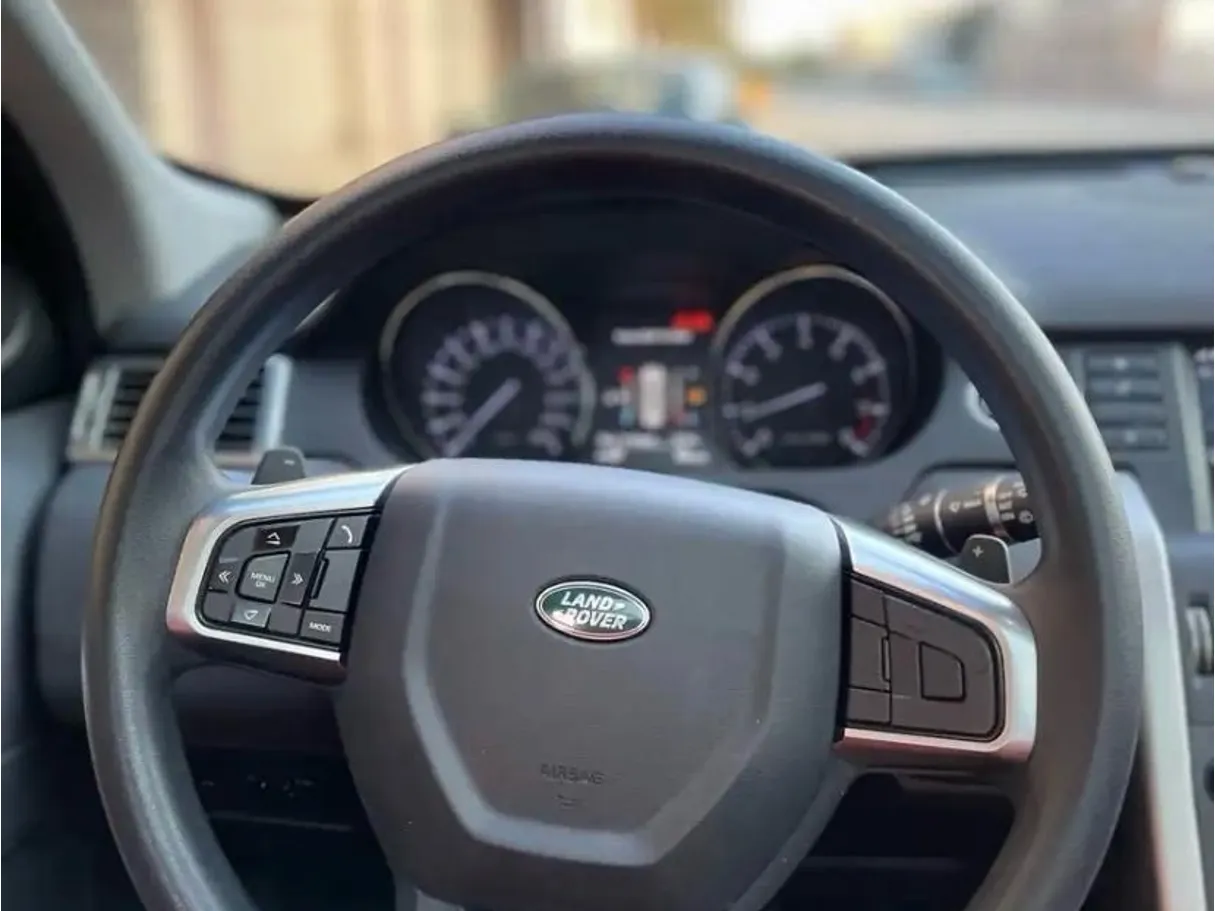 Car image 5
