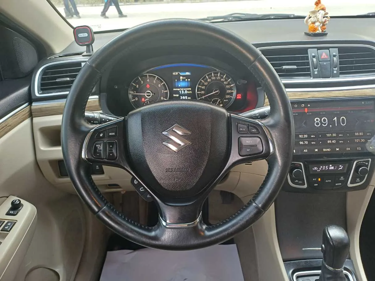 Car image 17