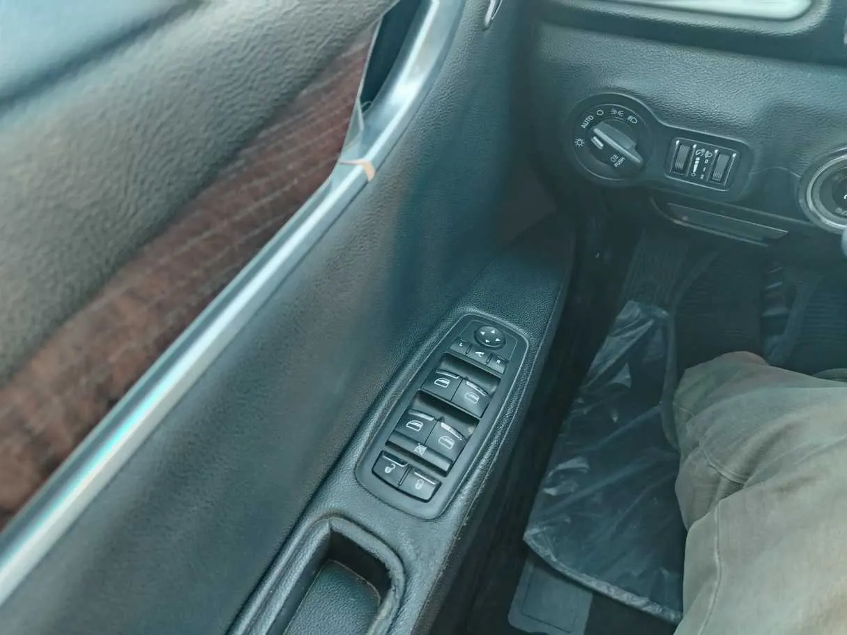 Car image 29