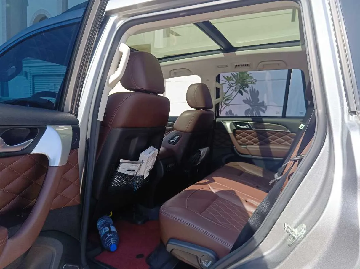 Car image 19